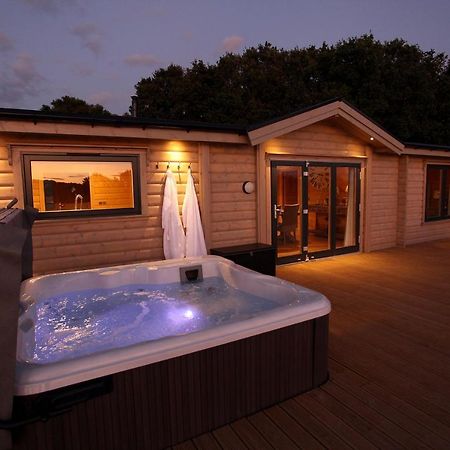 Cambridgeshire Lakes - Luxury Lodges In A Stunning Lake Location Gamlingay Eksteriør bilde