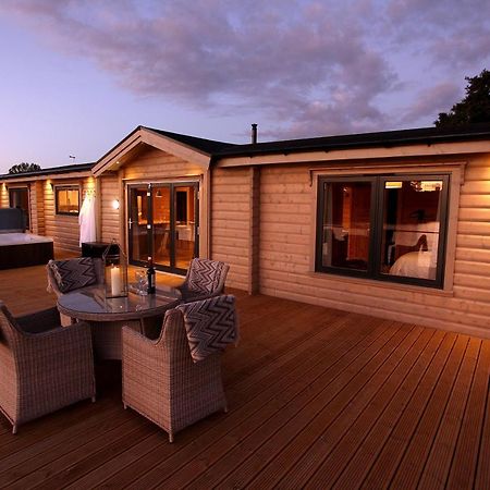 Cambridgeshire Lakes - Luxury Lodges In A Stunning Lake Location Gamlingay Eksteriør bilde