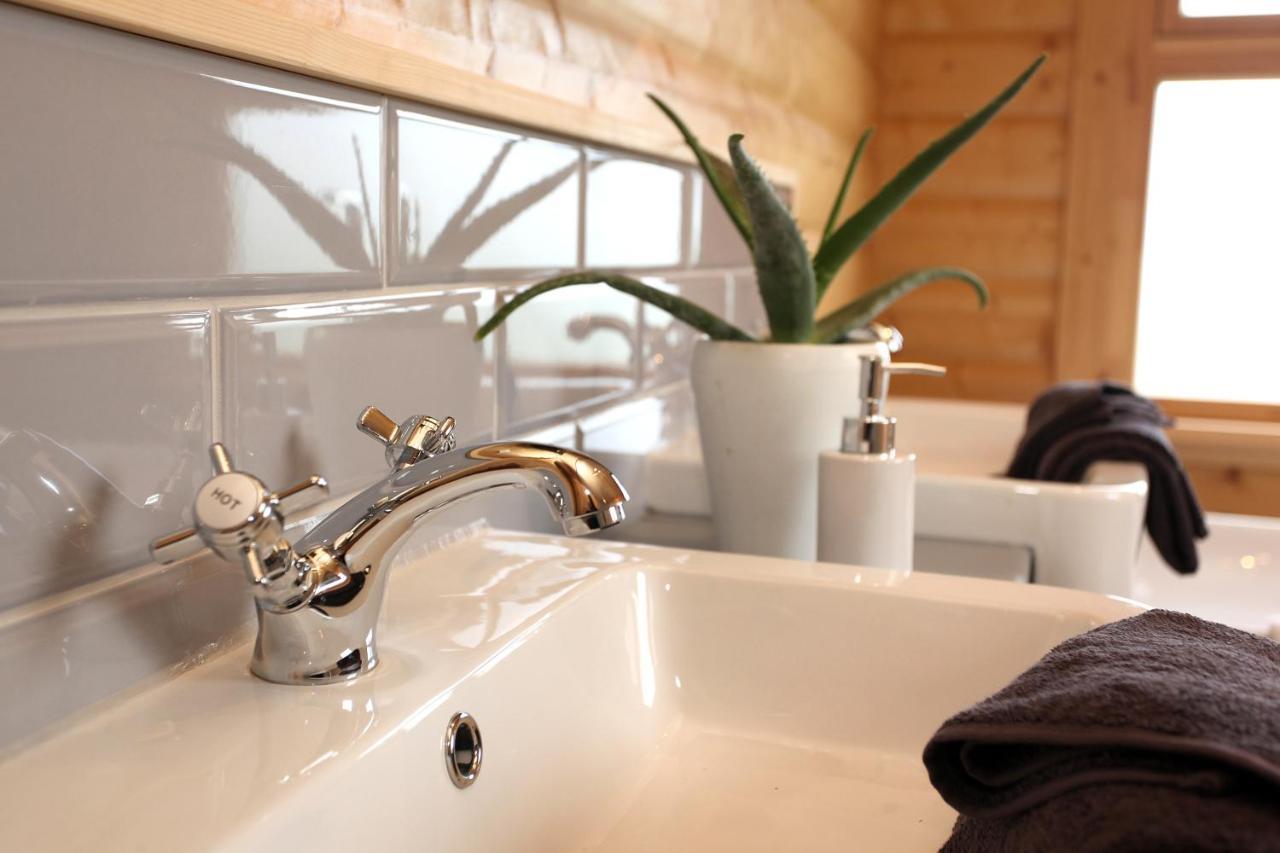 Cambridgeshire Lakes - Luxury Lodges In A Stunning Lake Location Gamlingay Eksteriør bilde