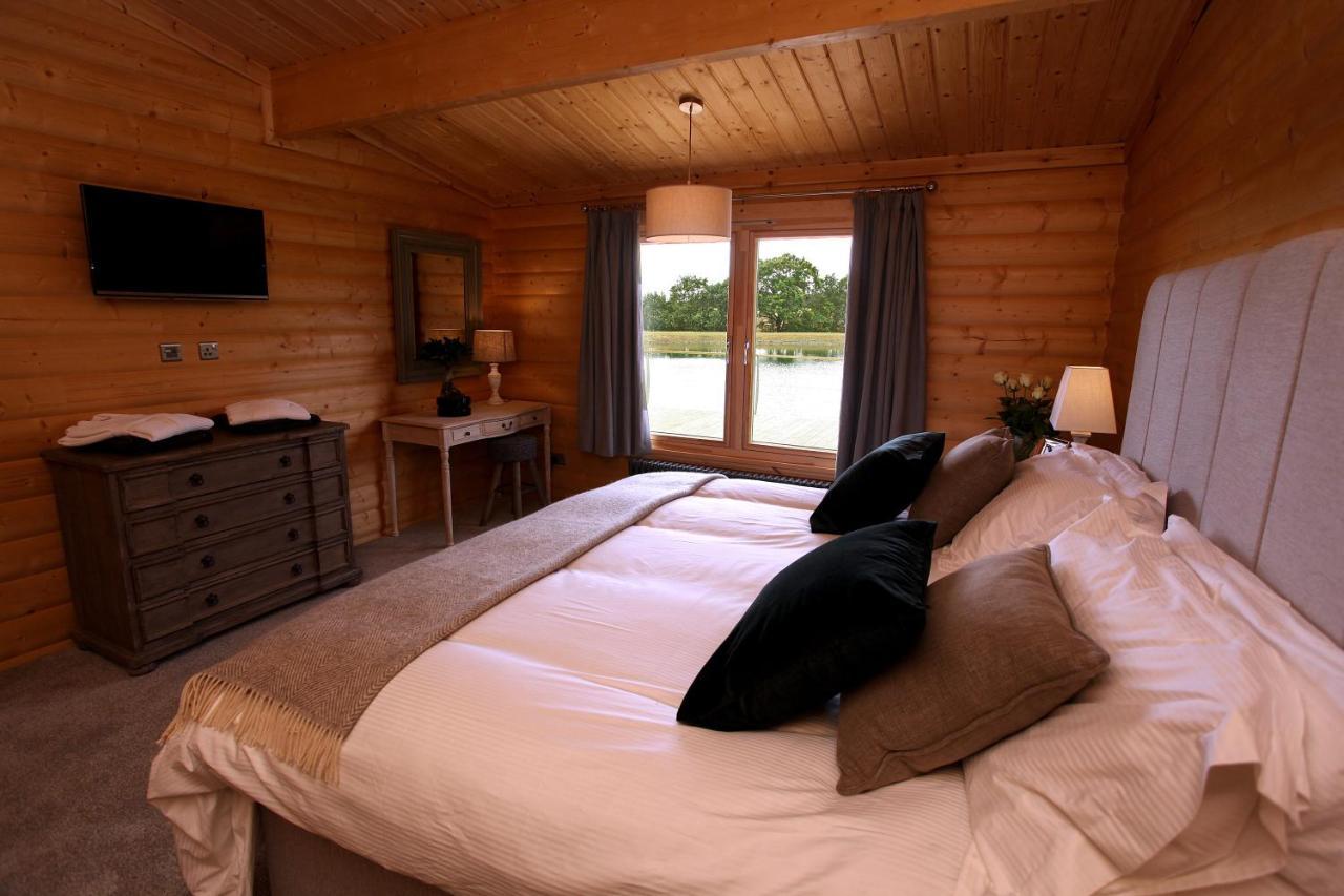 Cambridgeshire Lakes - Luxury Lodges In A Stunning Lake Location Gamlingay Eksteriør bilde